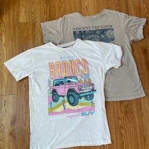 Set of 2 women’s graphic T-shirts